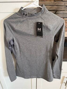 Women’s Under Armour Gray Mock Neck Size Small New With Tags Retails: $55